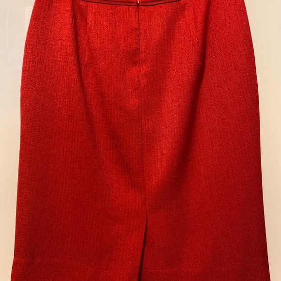 Limited Skirt - Picture 4 of 4